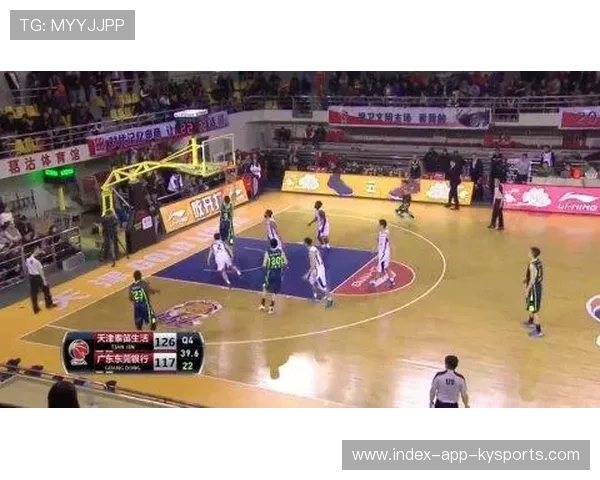 CBA 球员空接扣篮震飞球馆屋顶