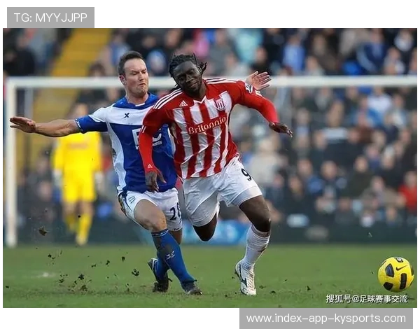 大牌球员突然退役，足球界一片哗然