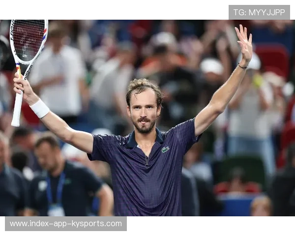 网球梅德韦杰夫反击训练更犀利：突破自我，迈向巅峰