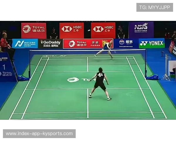 羽毛球女将网前搓球太丝滑，被称“丝绸女王”